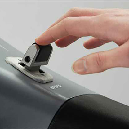 Hand adjusting the speed controller 